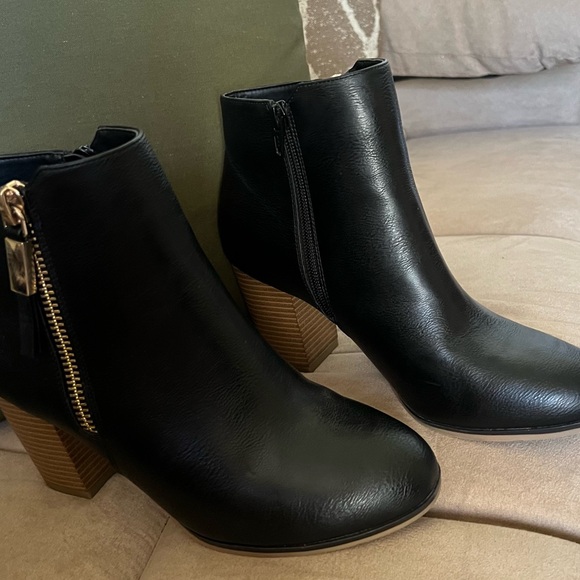 Apt 9 . Black and Gold Ankle Boots - Picture 4 of 10